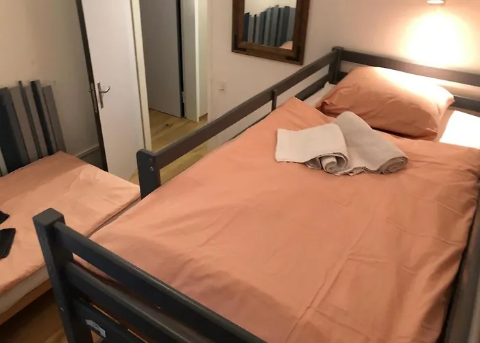 Private Host * 英格堡